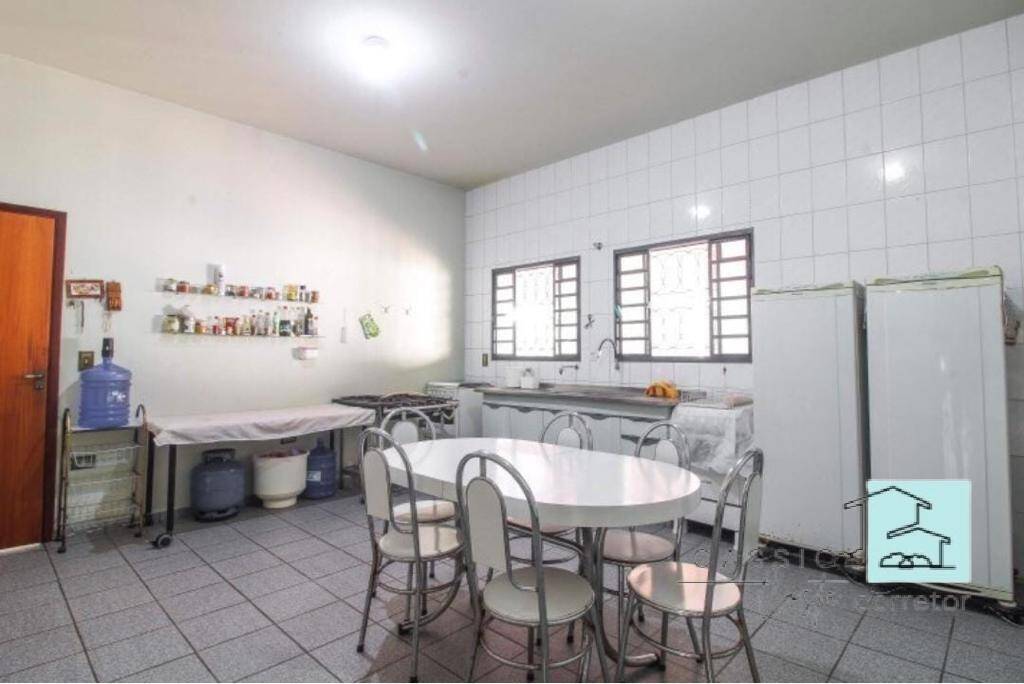 Chácara à venda com 4 quartos, 365m² - Foto 11