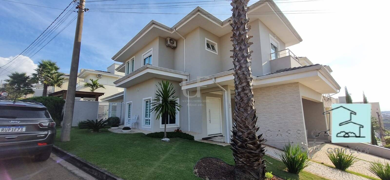 Casa à venda com 4 quartos, 290m² - Foto 1