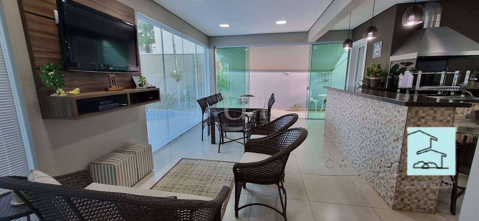 Casa à venda com 4 quartos, 290m² - Foto 3
