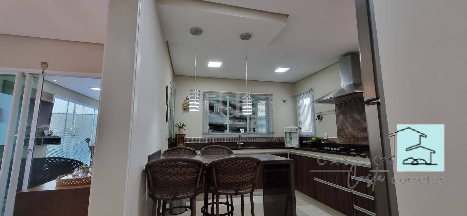 Casa à venda com 4 quartos, 290m² - Foto 5
