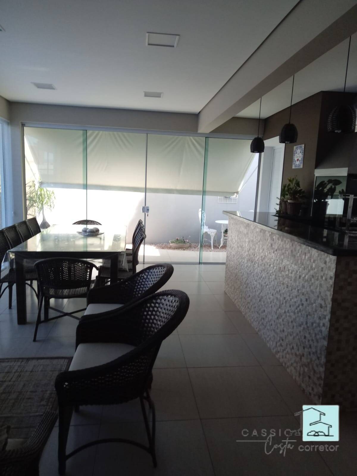 Casa à venda com 4 quartos, 290m² - Foto 16