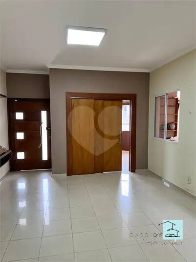 Casa à venda e aluguel com 3 quartos, 220m² - Foto 2