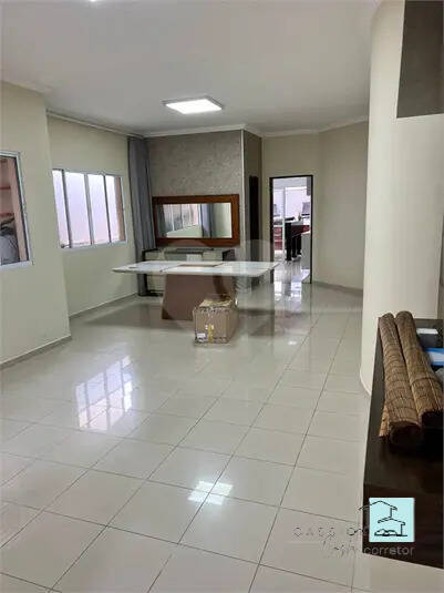 Casa à venda e aluguel com 3 quartos, 220m² - Foto 3