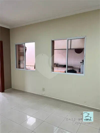 Casa à venda e aluguel com 3 quartos, 220m² - Foto 4