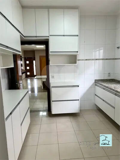 Casa à venda e aluguel com 3 quartos, 220m² - Foto 8