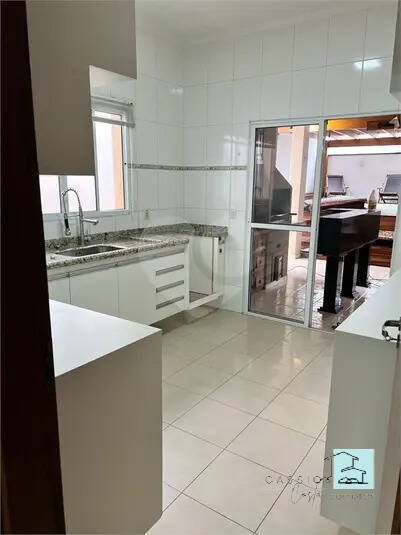 Casa à venda e aluguel com 3 quartos, 220m² - Foto 7