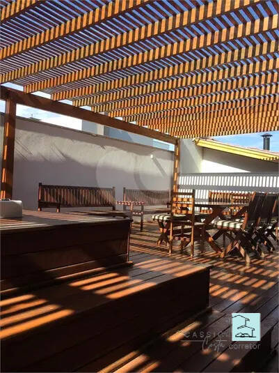 Casa à venda e aluguel com 3 quartos, 220m² - Foto 1